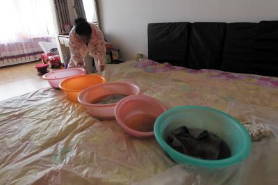 开封楼上漏水，住户失联，小区没物管，业主维权难！律师来支招……